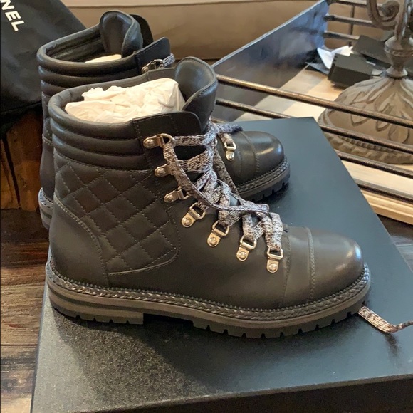 Chanel lace up boots - Picture 4 of 8